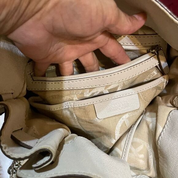 Michael Kors large wallet - Picture 10 of 15